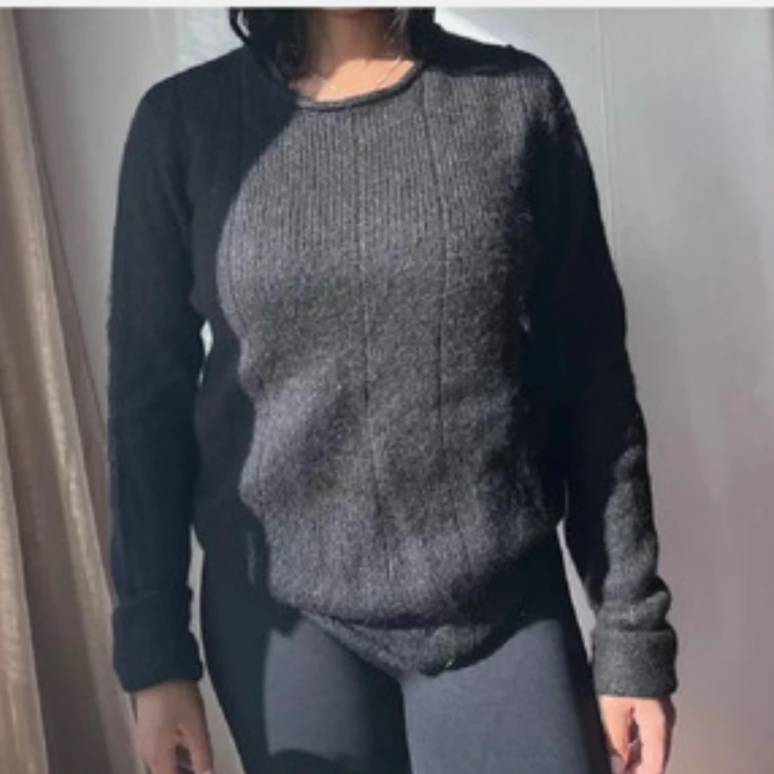 Svart syickad tröja - 1