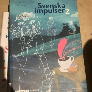 Svenska impulser 2 - Svenska impulser 2 är ett inspirerande läromedel för dig som vill utveckla ditt språk, bli säkrare talare och fördjupa dina kunskaper om litteratur, samhälle och grammatik. Perfekt för gymnasieelever som vill utmana sig själva och ta skrivandet till nästa nivå.