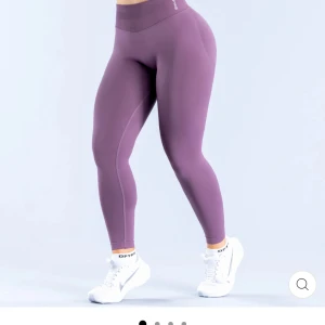 Dfyne Impact leggings S - Dfyne, S, färg grape. Tyvärr för stora för mig. Använda några gånger men i jätte fint skick!