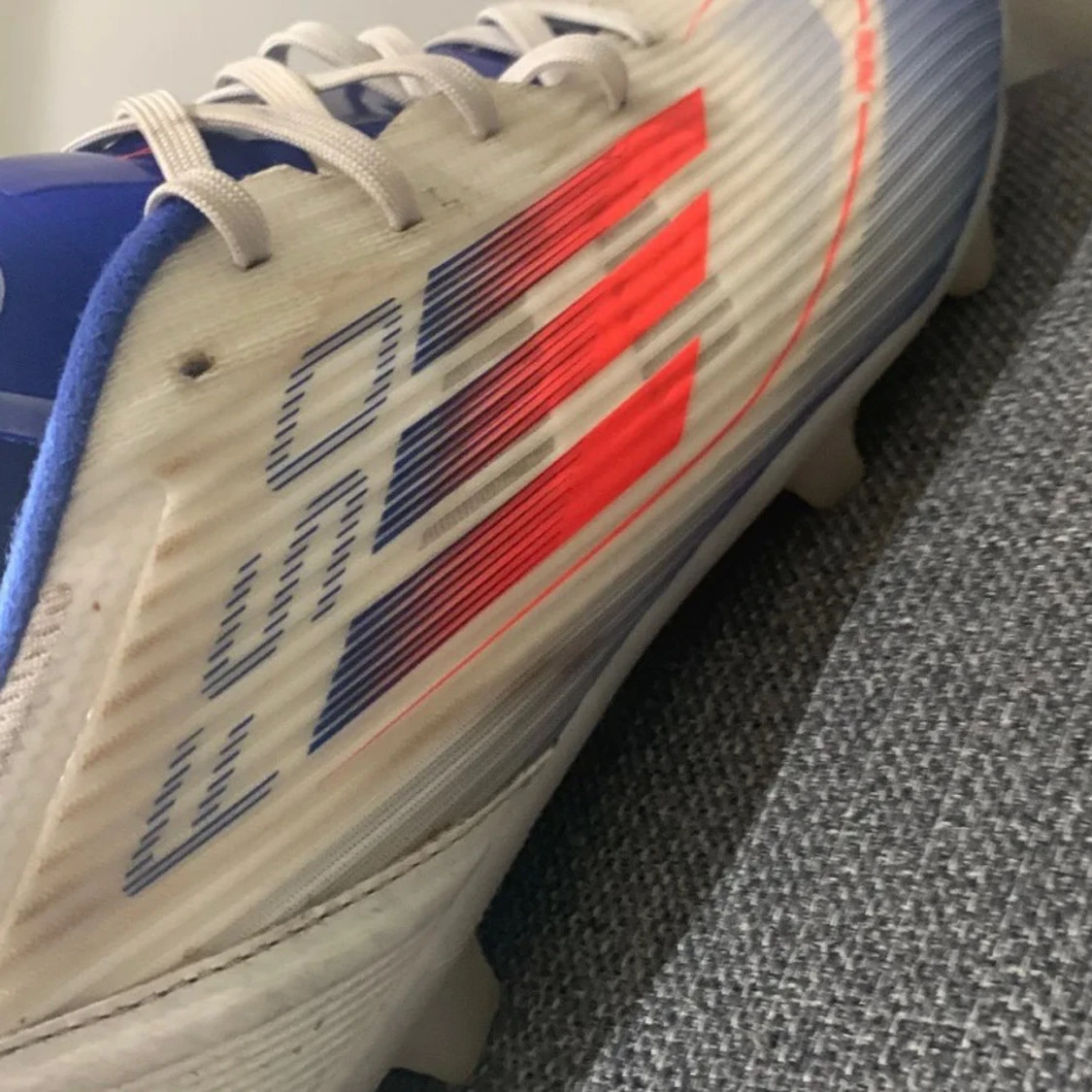 Adidas F50 blå och vita fotbollsskor - 2