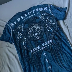 Affliction t-shirt med vingar - hard affliction tröja me as nice baksida med vingar🦅🕊️🕊️