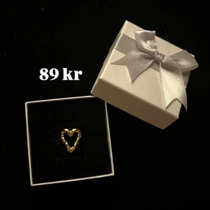 Guldig hjärta ring  - Justerbar, helt ny, frakt 22kr🌸