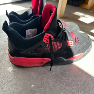 Red thunder Jordan 4  - Väldigt fina jordans. Mycket bra skick 