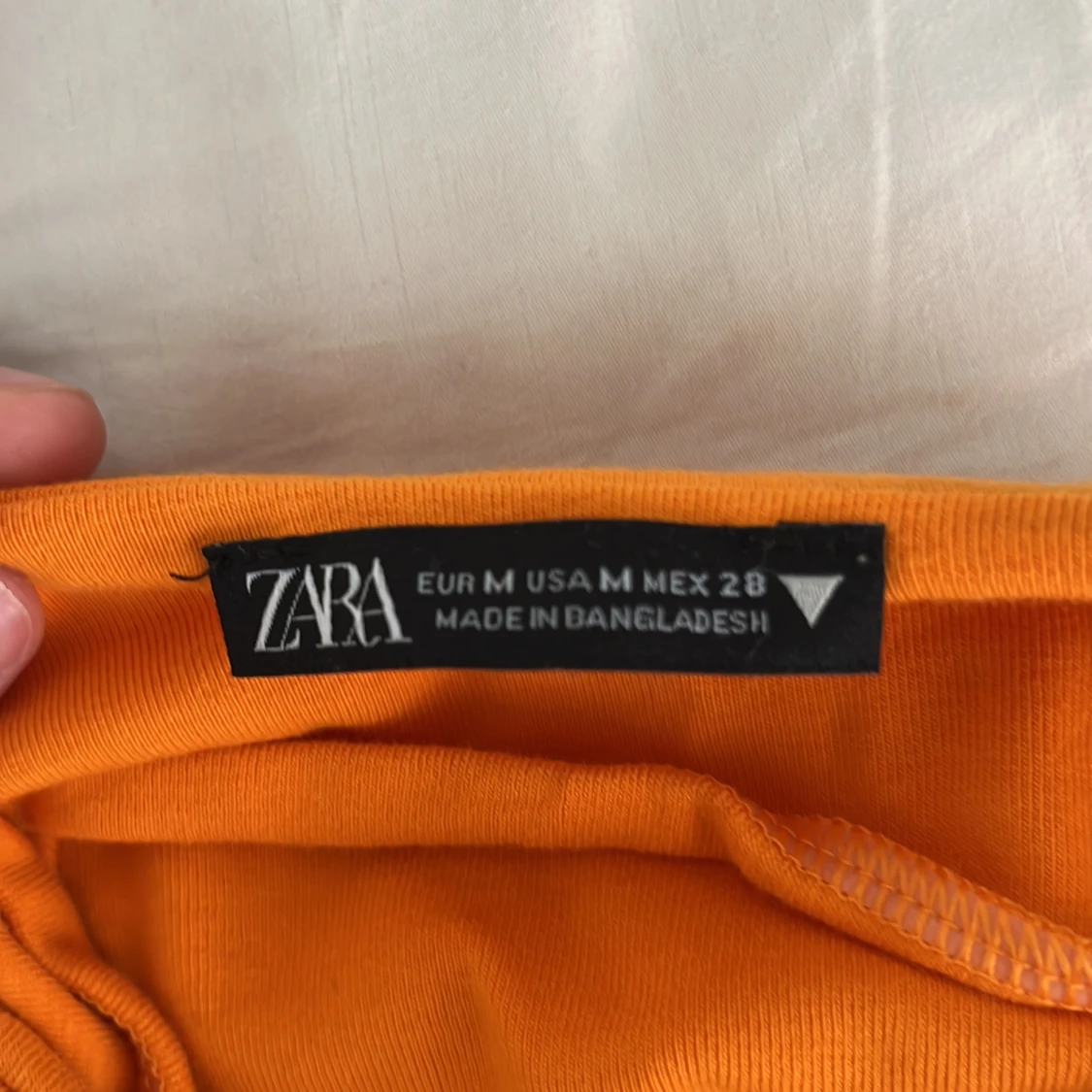 Orange ribbad kort klänning med smala axelband - 4