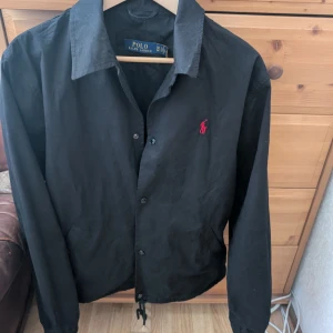 Ralph Lauren polo - Använd ett fåtal gånger. Dessa är ej OG, därav priset.