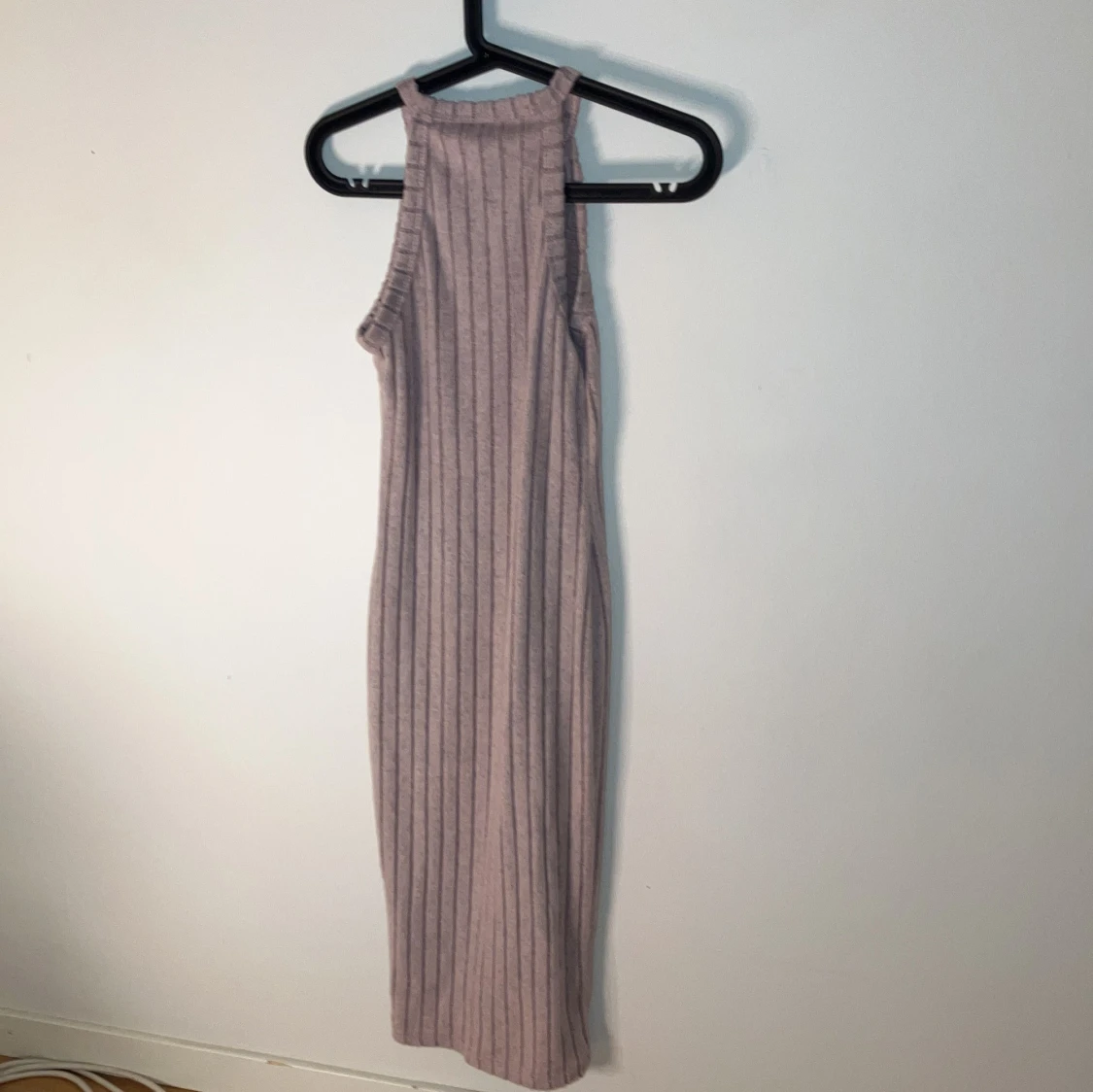 Ljuslila ribbad klänning från SHEIN - 1