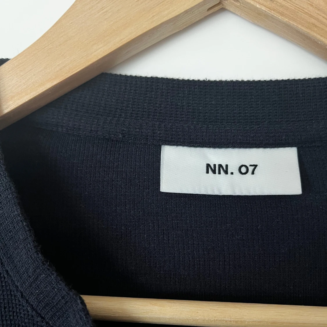 Mörk marinblå långärmad tröja från NN.07 - 2