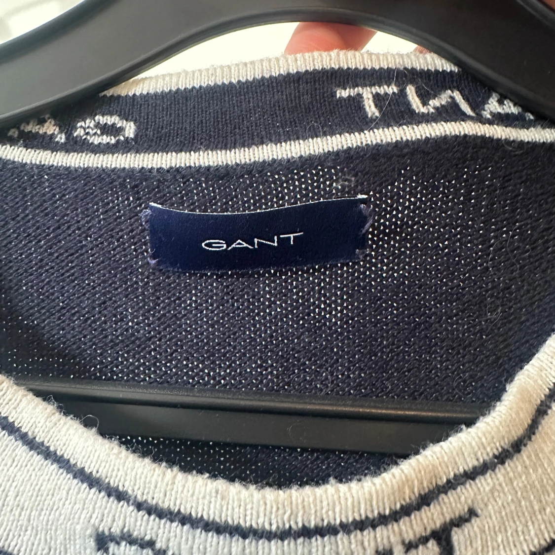 Mörkblå stickad tröja från Gant - 1