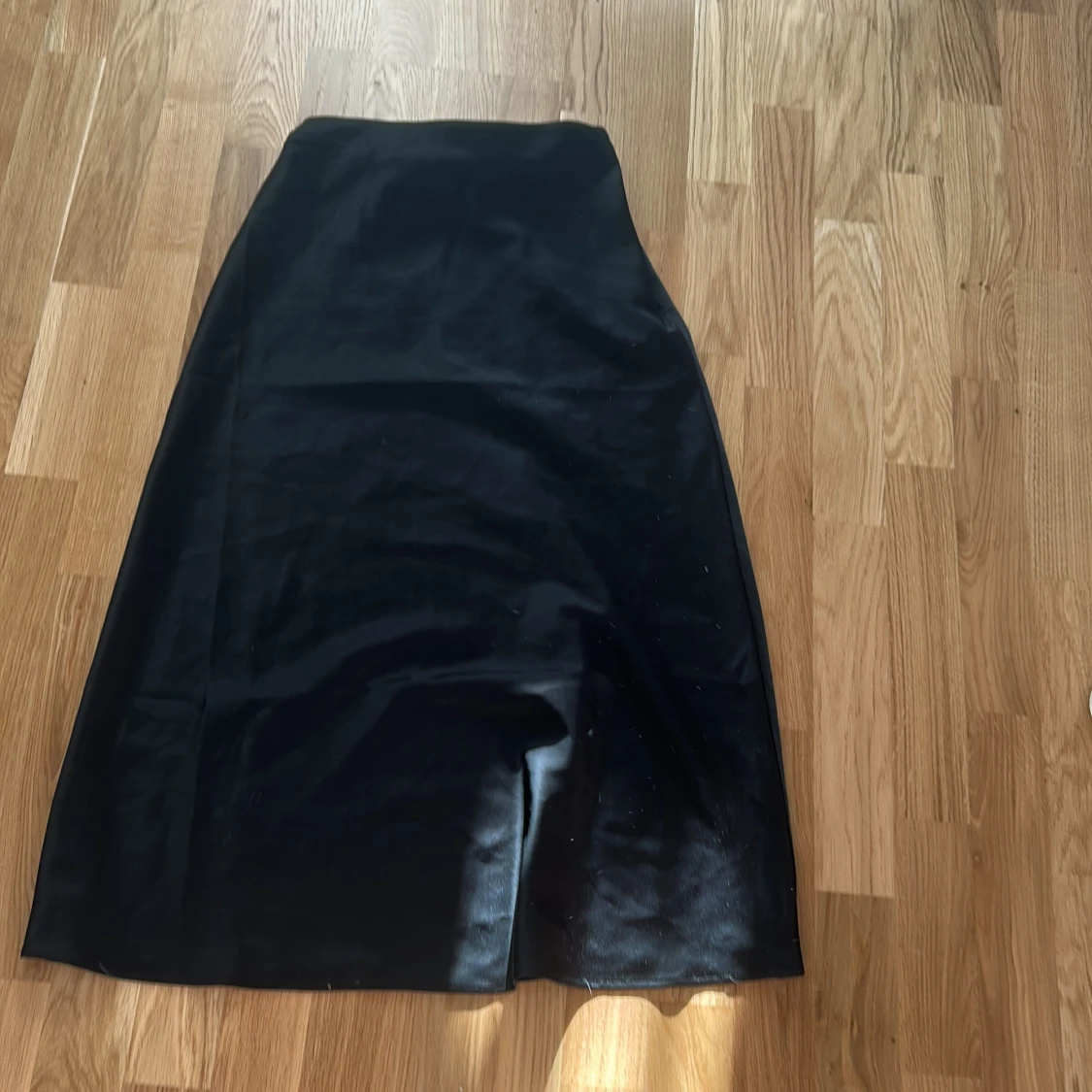 Svart långkjol från Lindex - 1