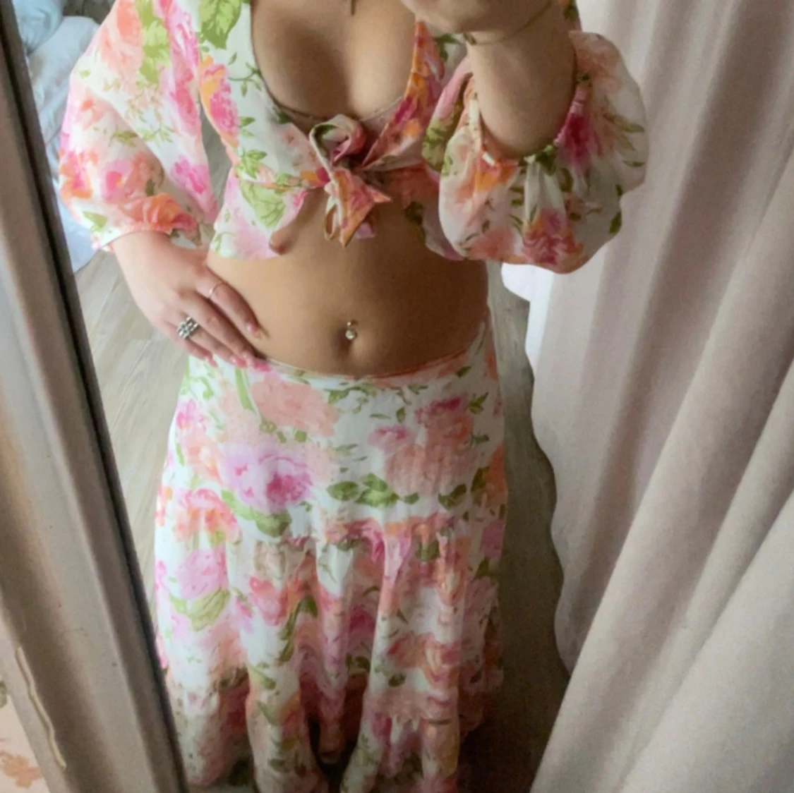 Blommig långklänning och blus från Gina Tricot