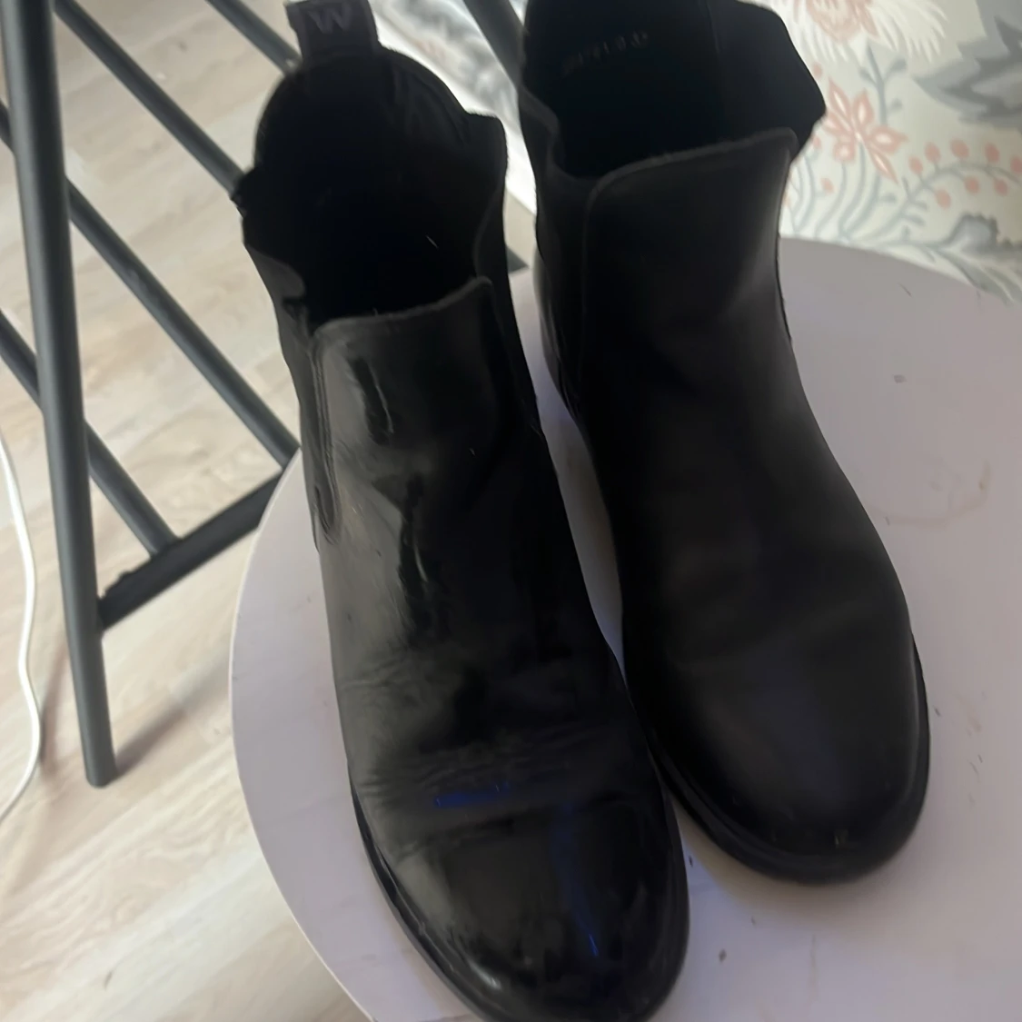 Svarta chelsea boots från CRW - 1