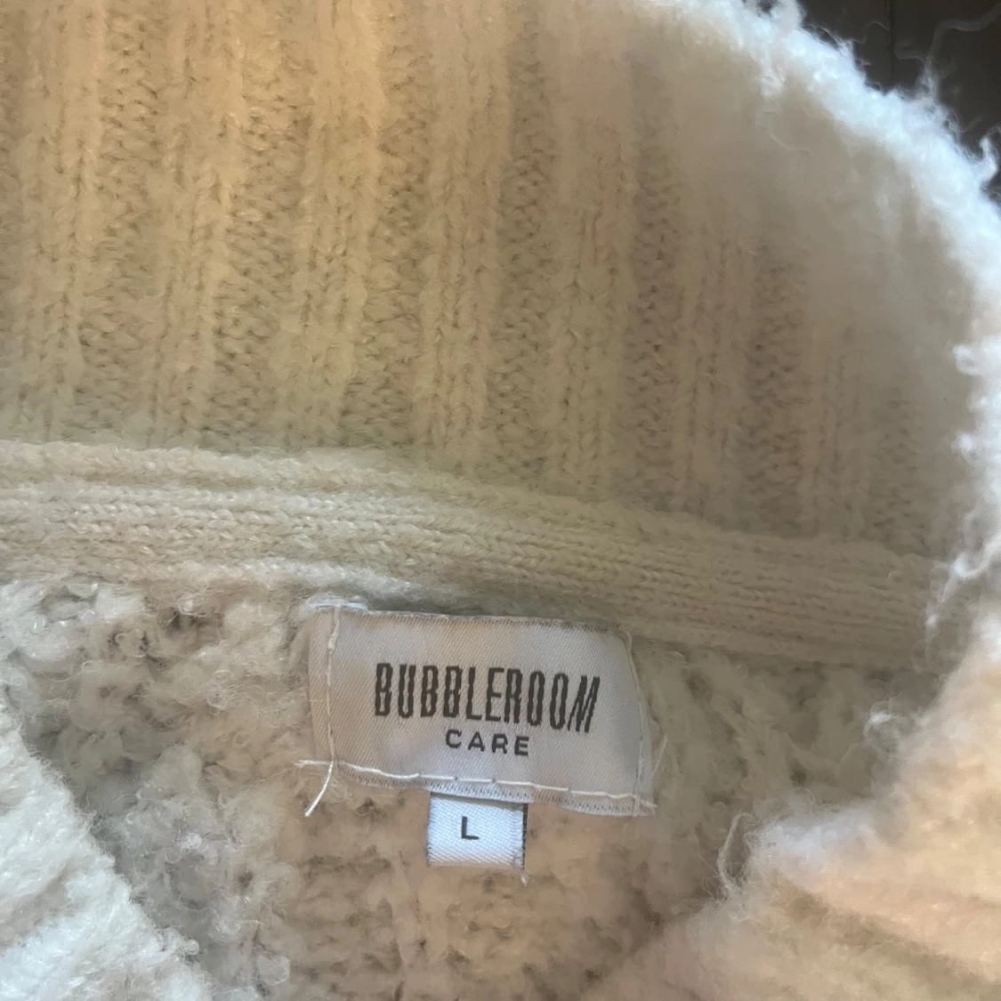 Vit stickad tröja från Bubbleroom - 1