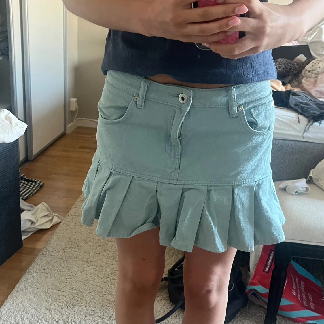 Ljusblå volangkjol med jeanslook