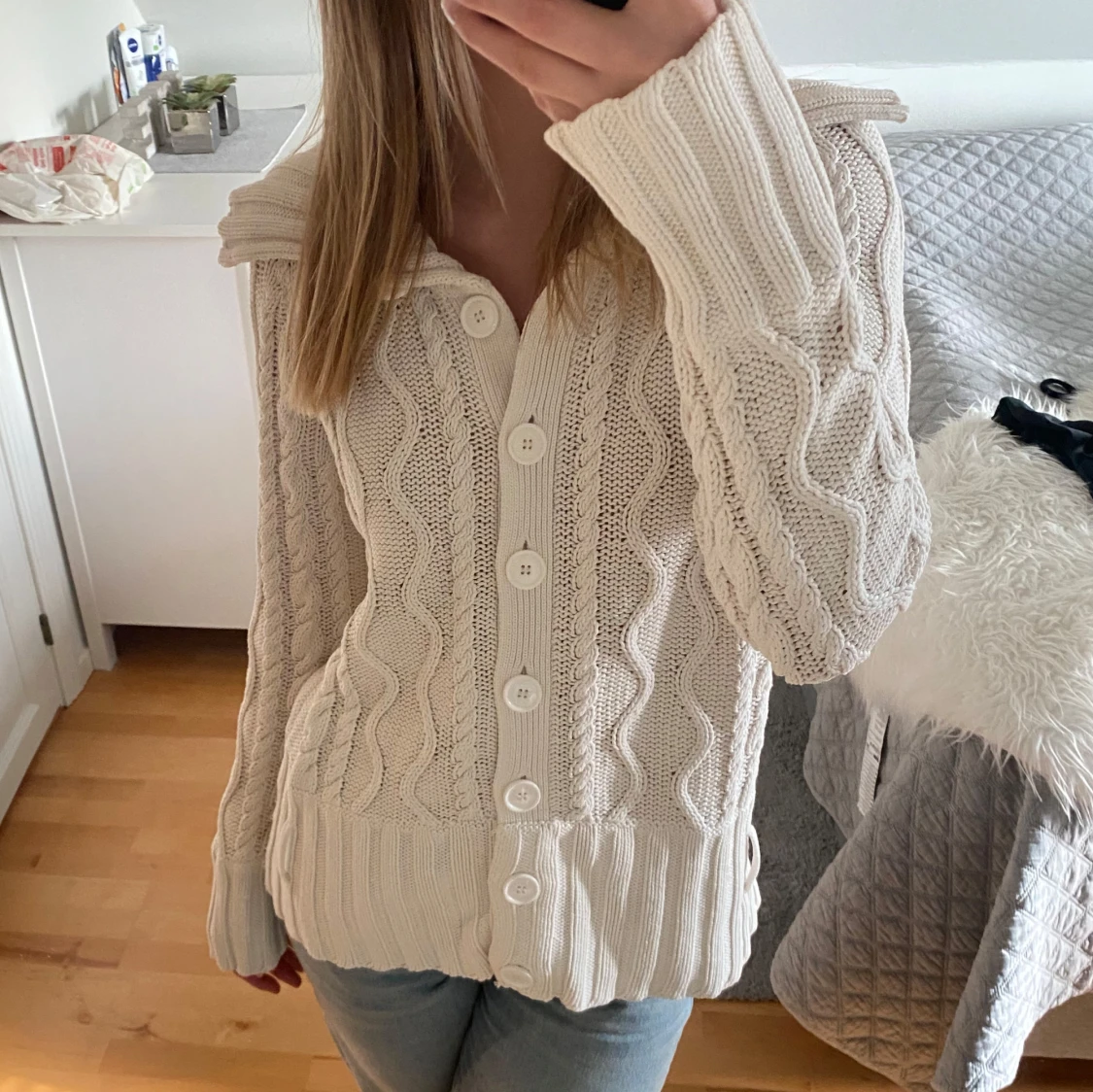 Vit stickad kofta med knappar - 3