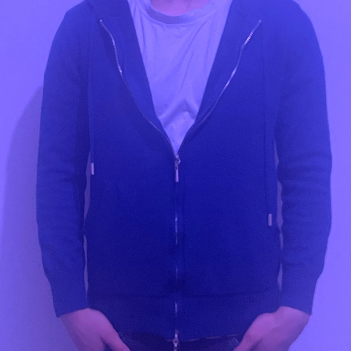 Blå hoodie med dragkedja