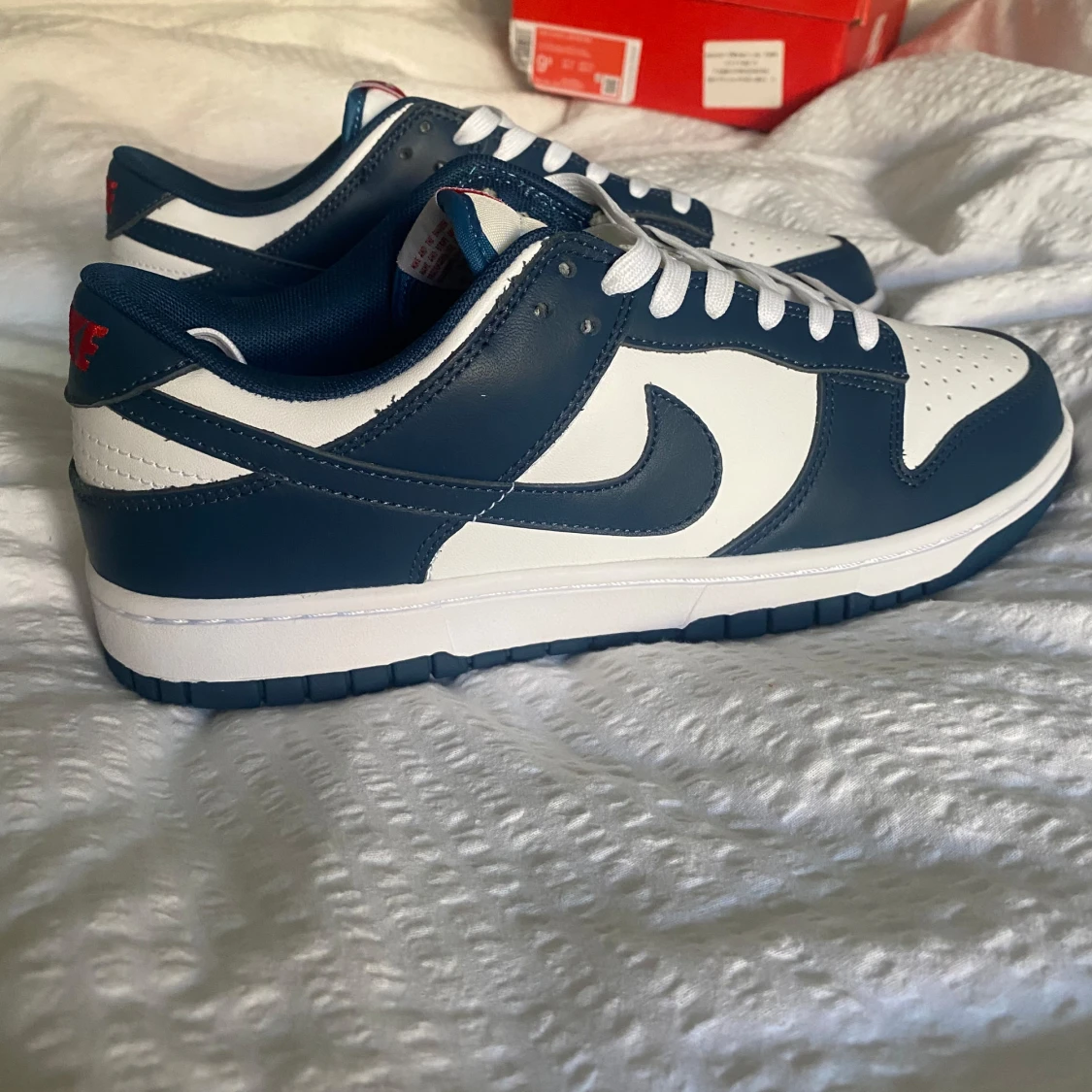 Nike Dunk Low blå och vita sneakers - 2