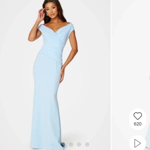 Ljusblå balklänning - Säljer nu min superfina balklänning från bubbelroom i storlek Xs som endast är använd en gång och i superfint skick, helt slutsåld på deras hemsida💗 den är uppsydd till någon som är ca 160cm +klackar