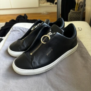 Axel Arigato Sneakers/Skor - Sparsamt använda. Säljs inte längre. Kvitto finns tyvärr inte.