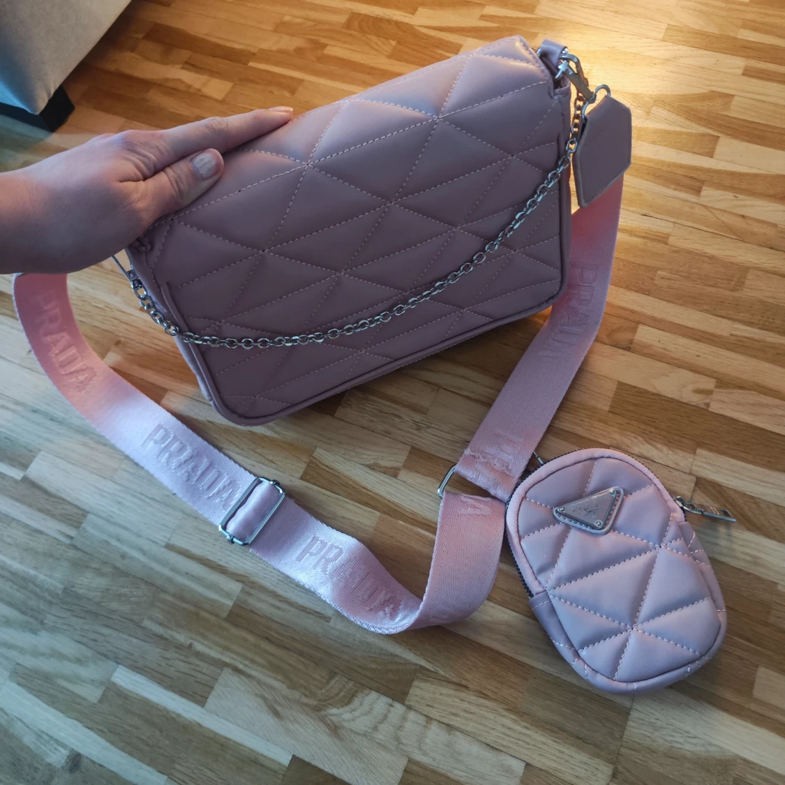 Rosa quiltad axelväska  - 2