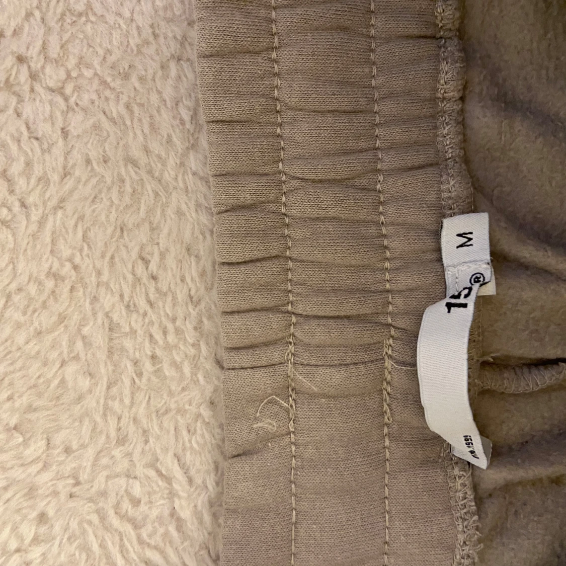 Beige mjukisbyxor med snörning - 1