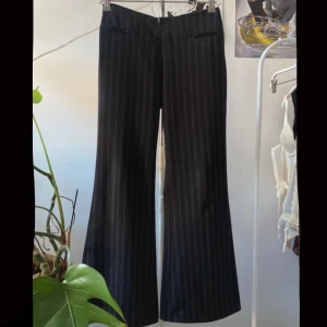 Kostymbyxor - Byxor från Success, passar tyvärr inte mig! Midja: 41 Innerben: 71cm.