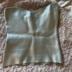 festtopp zara - Silver festtopp från zara, oanvänd💘💘