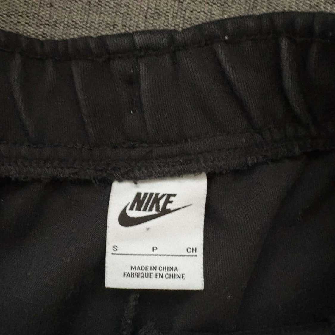 Svarta mjukisbyxor från Nike med dragkedjor - 3