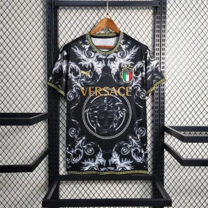 Italien fotbollströja  - Säljer en fotbollströja med Italiens landslagströja. Storlek S men passar även M. Skriv för fler bilder eller information! 