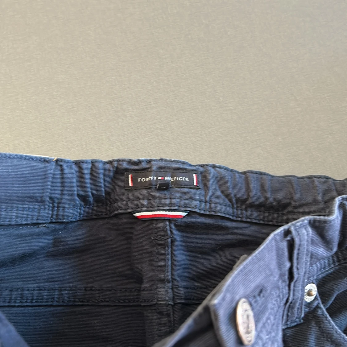 Mörkblå byxor från Tommy Hilfiger - 4