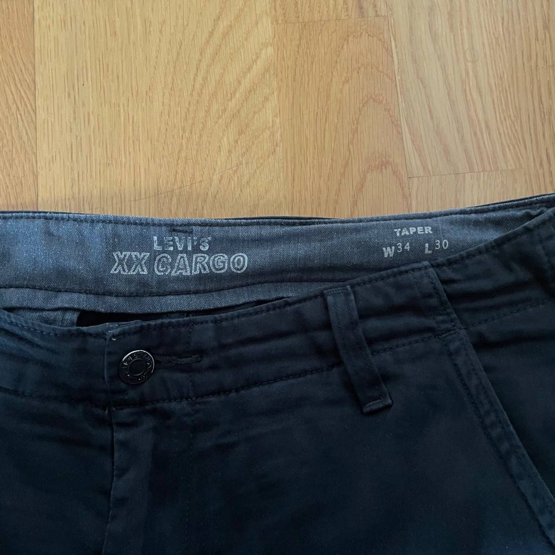 Svarta cargo byxor från Levi's XX Cargo - 2
