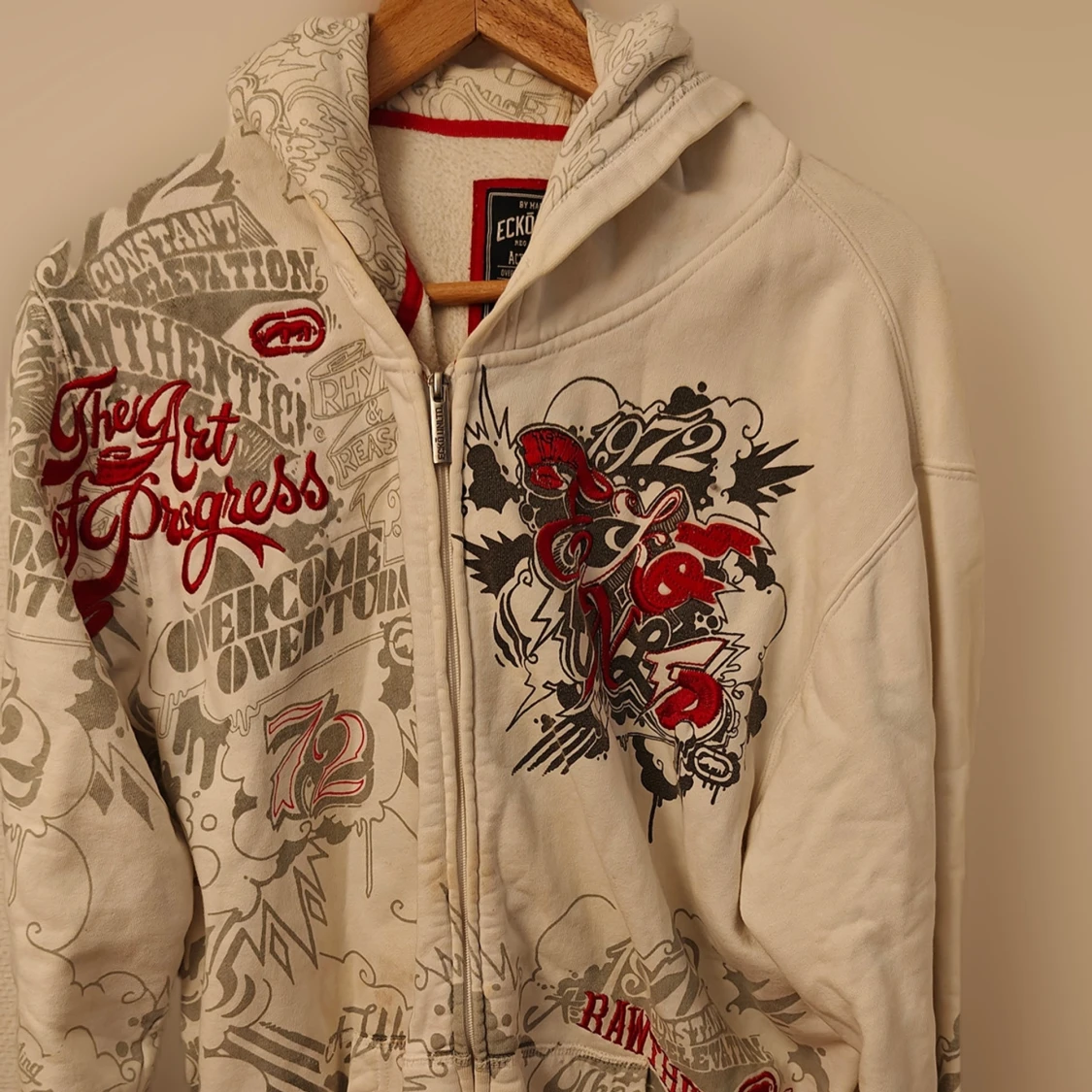 Vit hoodie med tryck från Ecko Unltd.