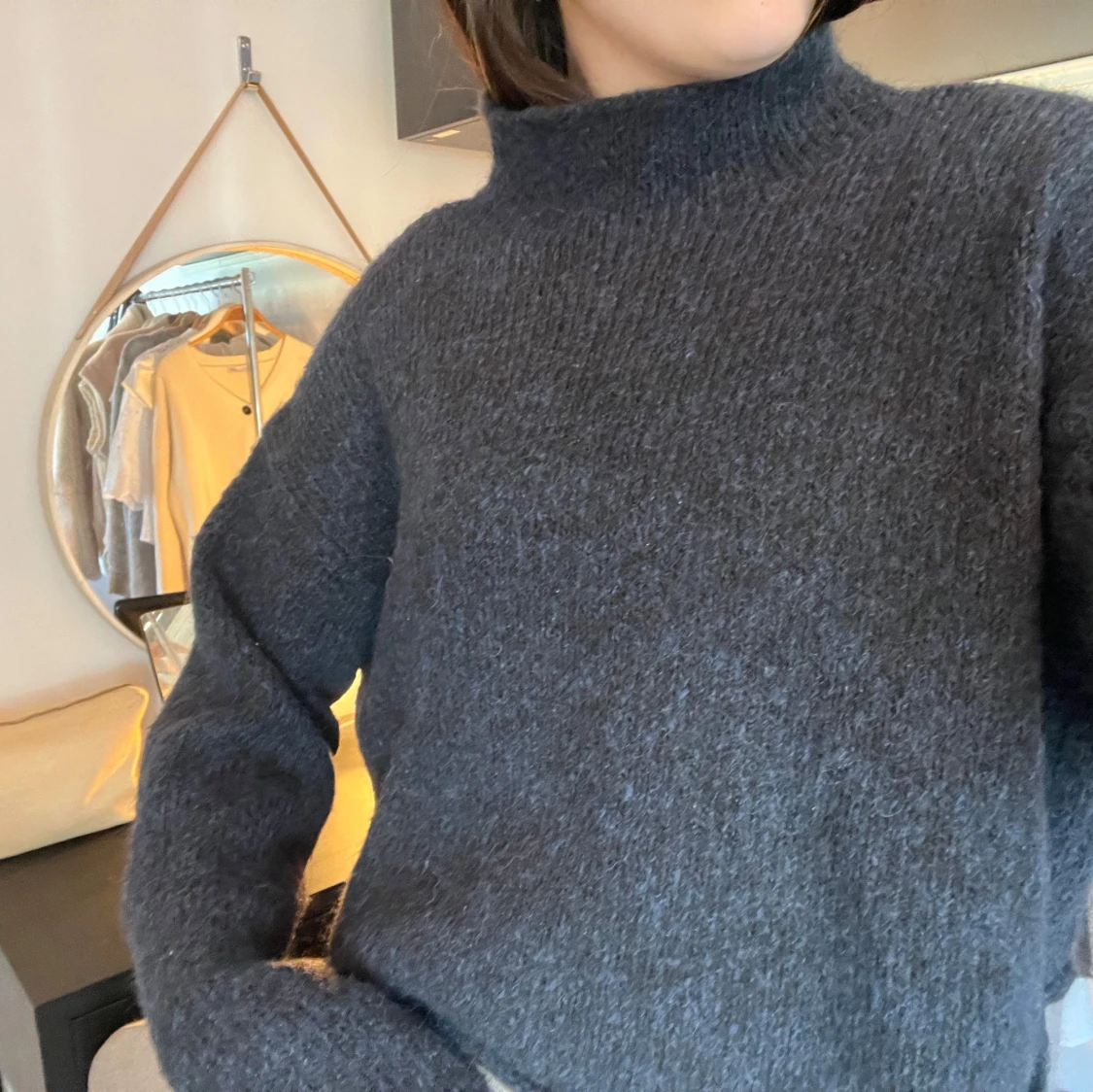 Mörkblå stickad polotröja - 1