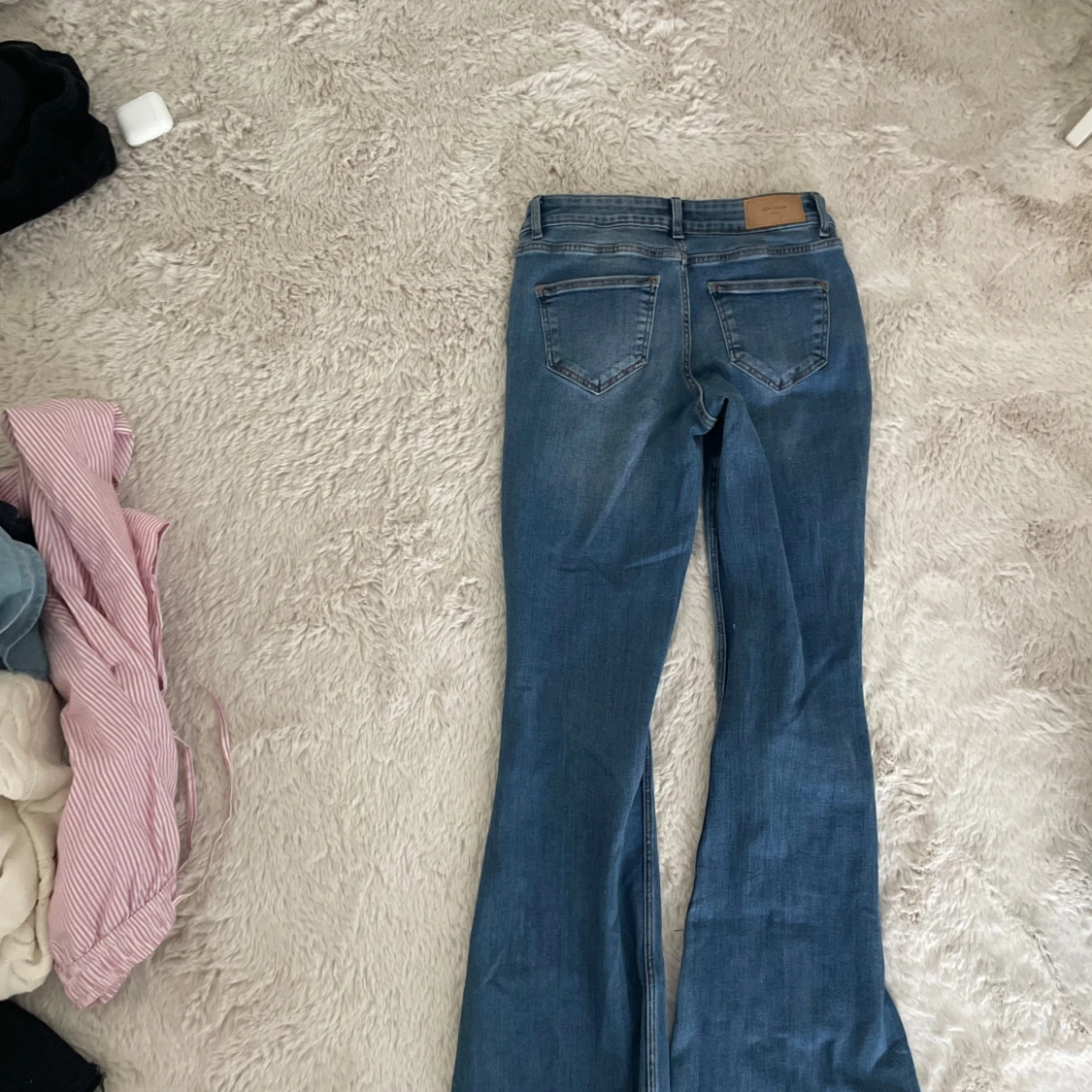 Blå bootcut jeans från Vero Moda - 1