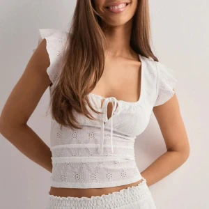 !!SÖKER!! Denna topp från Nelly - SÖKER en exakt sådan blus/topp från Nelly i storlek XS!!!! Hör av er om ni har en att sälja!! 💕