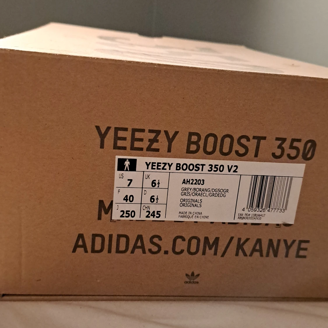 Adidas Yeezy Boost 350 V2 beluga 2.0  - 2