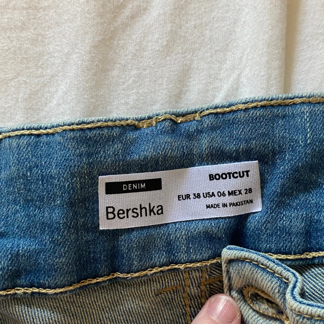 Ljusblå bootcut jeans från Bershka - 2