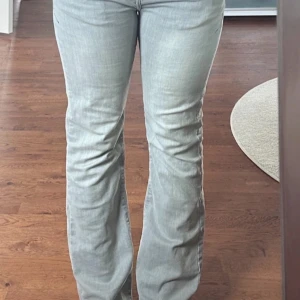 Ljusgrå ltb jeans - Säljer mina Ltb jeans som jag aldrig använt förut, köpta från zalando. Storlek 28x32❤️