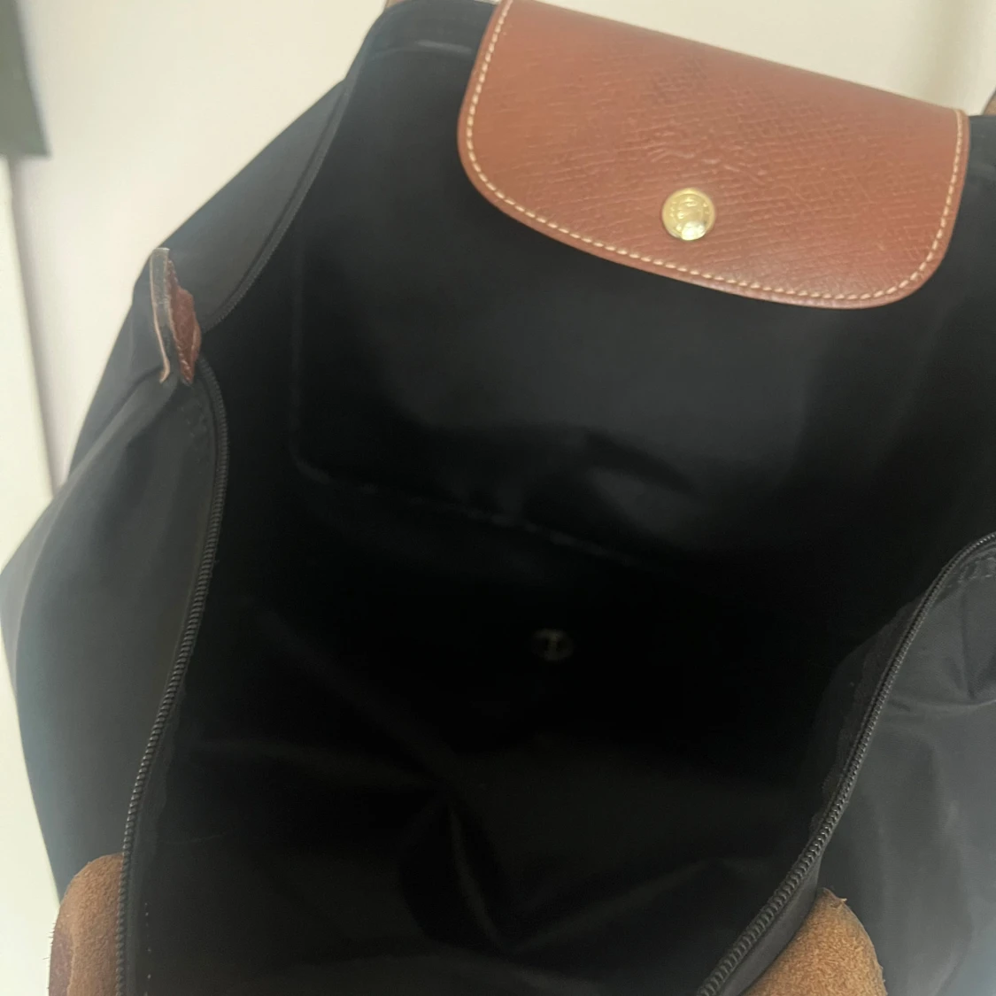 Svart axelväska med bruna detaljer - 3