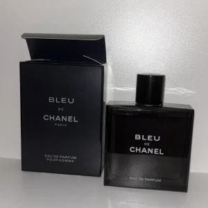 Bleu de Chanel Eau de Parfum  - 100 ml, testat endast några gånger så i princip hela flaskan kvar. Kvitto finns 