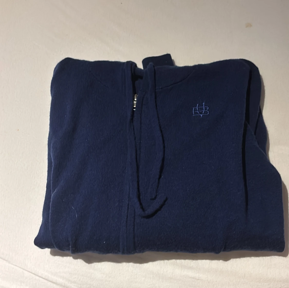 Mörkblå hoodie med dragkedja från Bvaldi  - 3