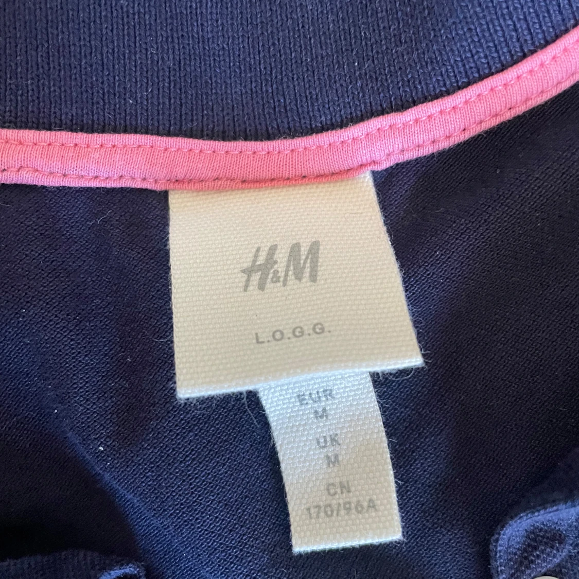 Mörkblå piké från H&M  - 3