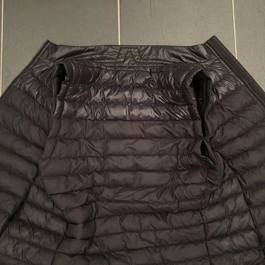 Svart dunväst från J.Lindeberg - 92