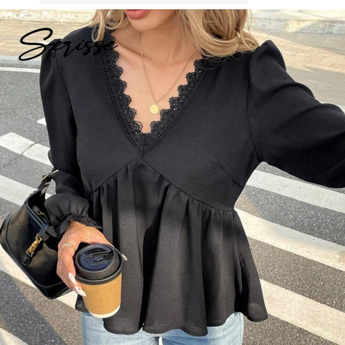 Svart blus med spets och v-ringning - 1