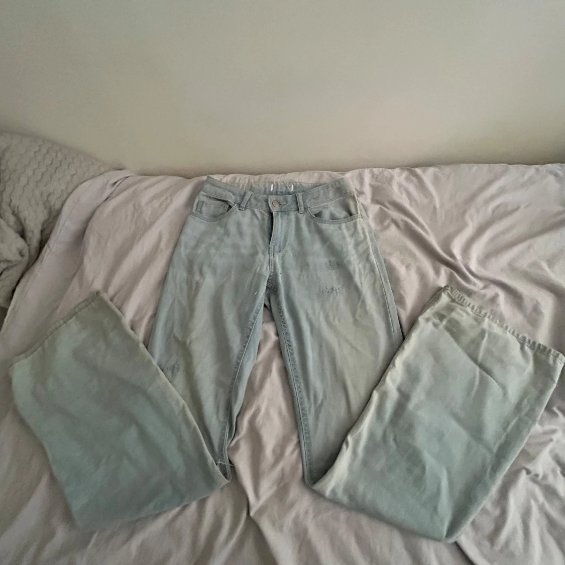 Ljusblå wide jeans från Lindex - 3