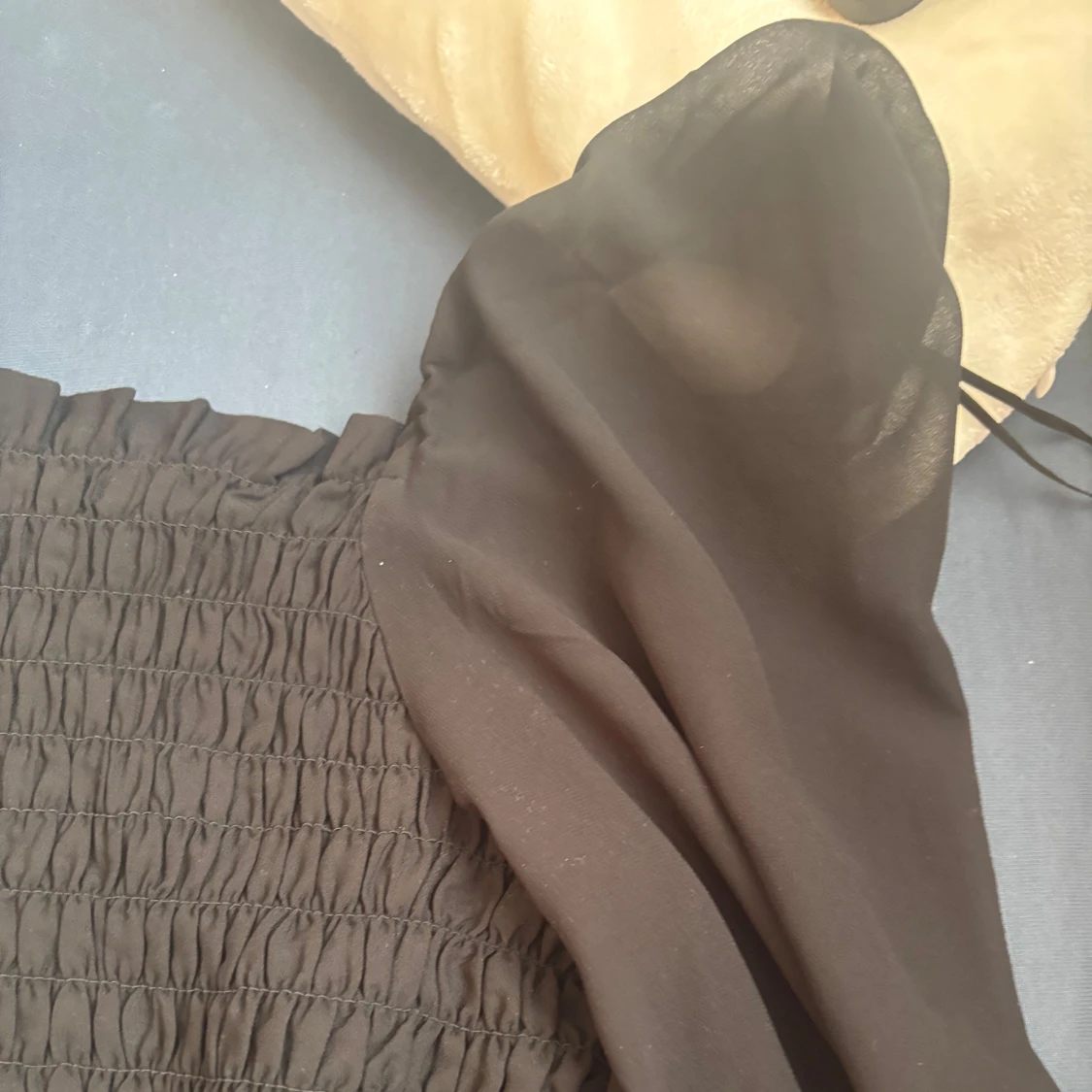 Svart offshoulder blus  - 2