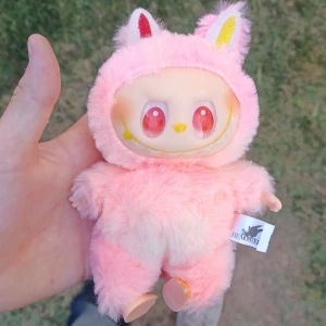 säljer labubu - säljer en labubu 