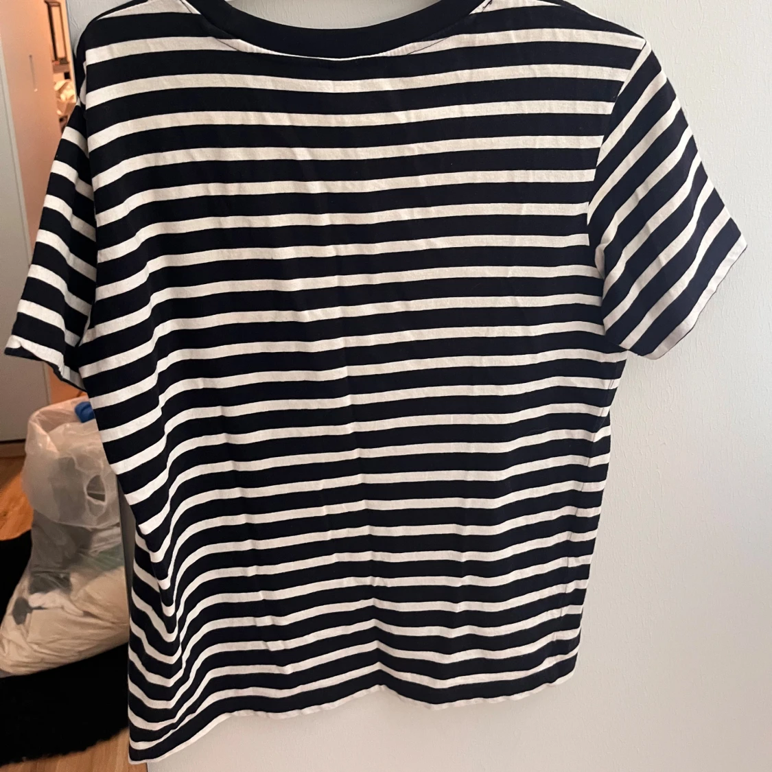 Randig t-shirt från H&M, svart/vit - 1