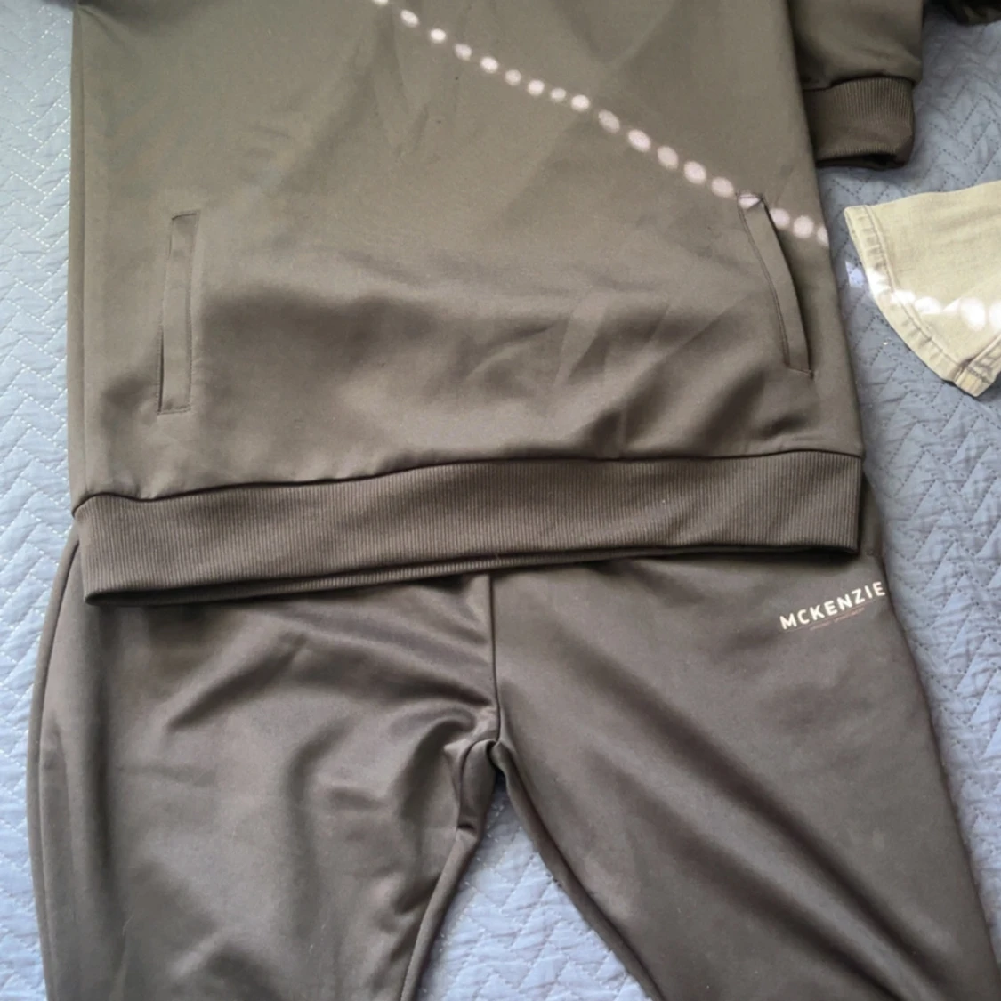 Svart set från McKenzie