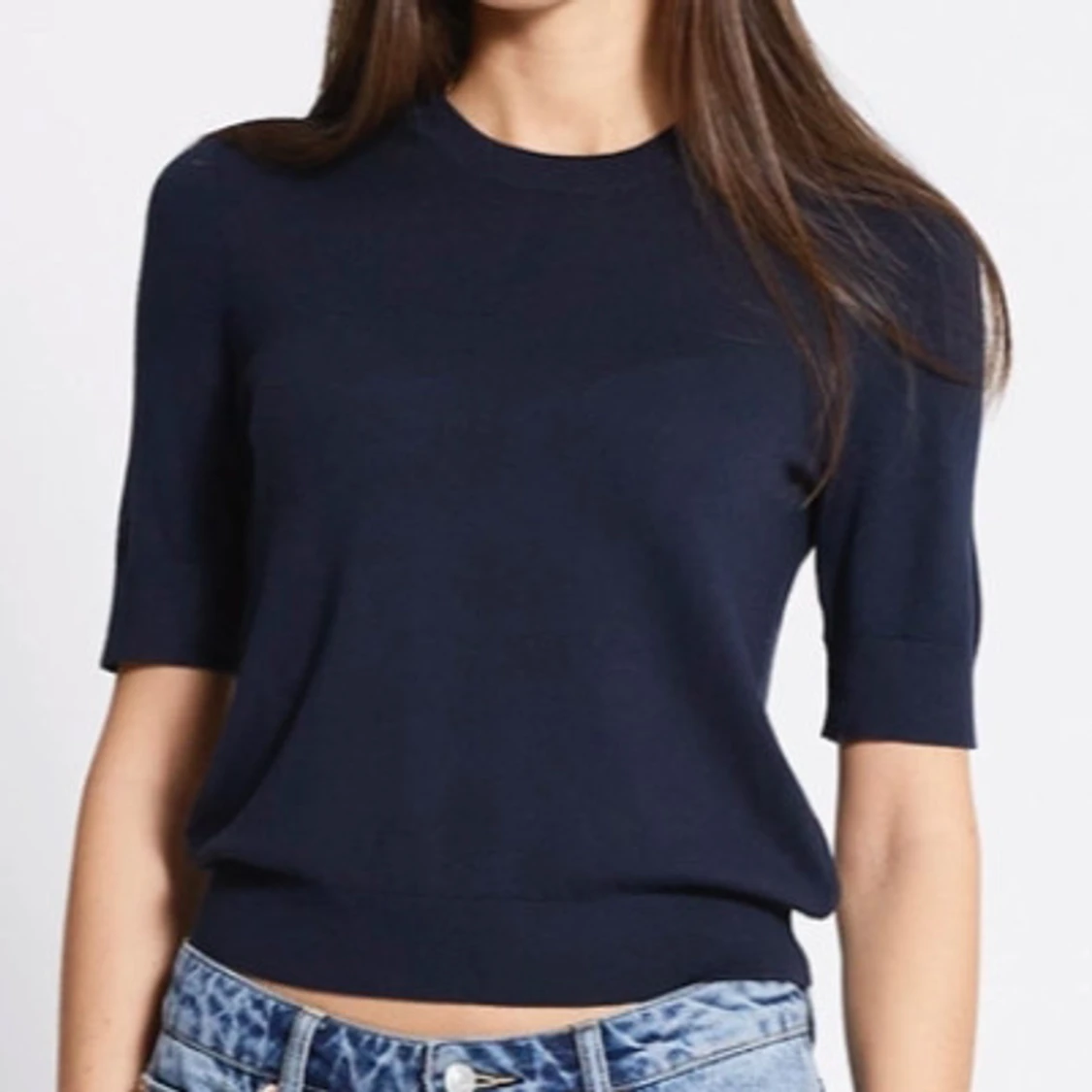 Mörkblå stickad topp med kort ärm