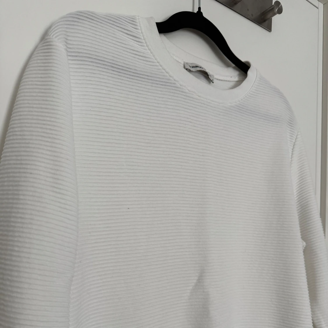 Vit ribbad långärmad tröja - 1